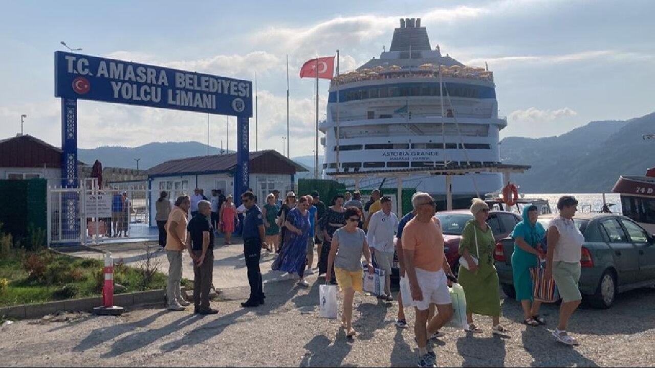 Rus turistlerin tercihi belli oldu: Sahiller dolup taştı! - 1. Resim