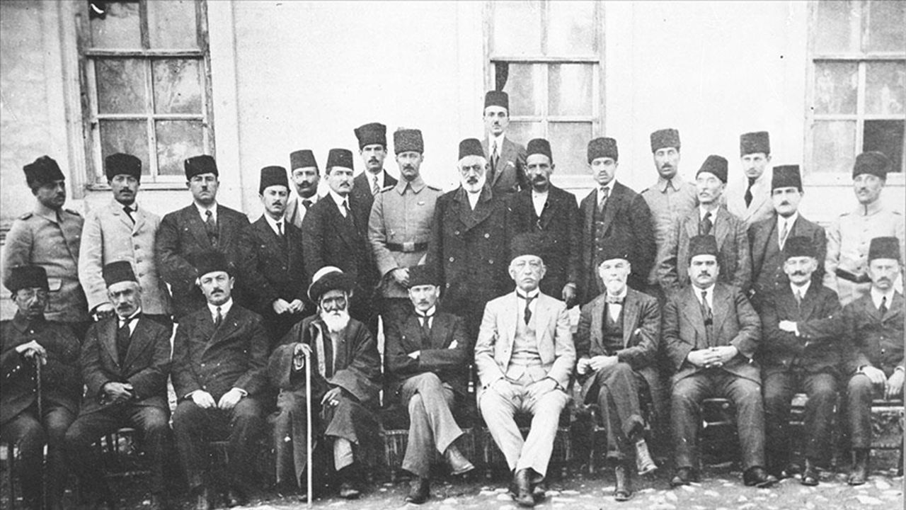 Sivas Kongresi&#039;nde alınan kararlar Türkiye Cumhuriyeti&#039;nin kuruluşuna temel oluşturdu