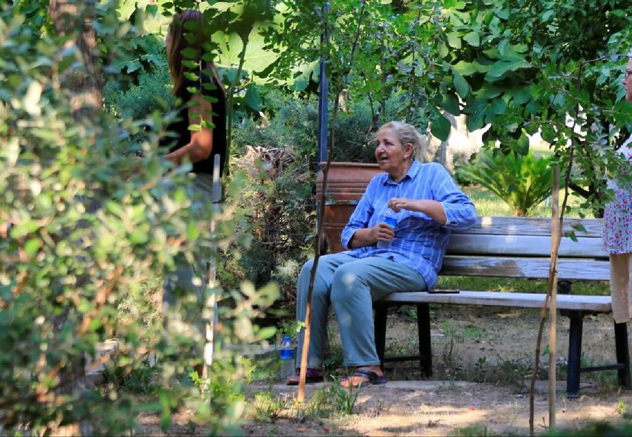 Antalya'da korkunç ölüm! Annesinin gözleri önünde 5. kattan düştü - 2. Resim