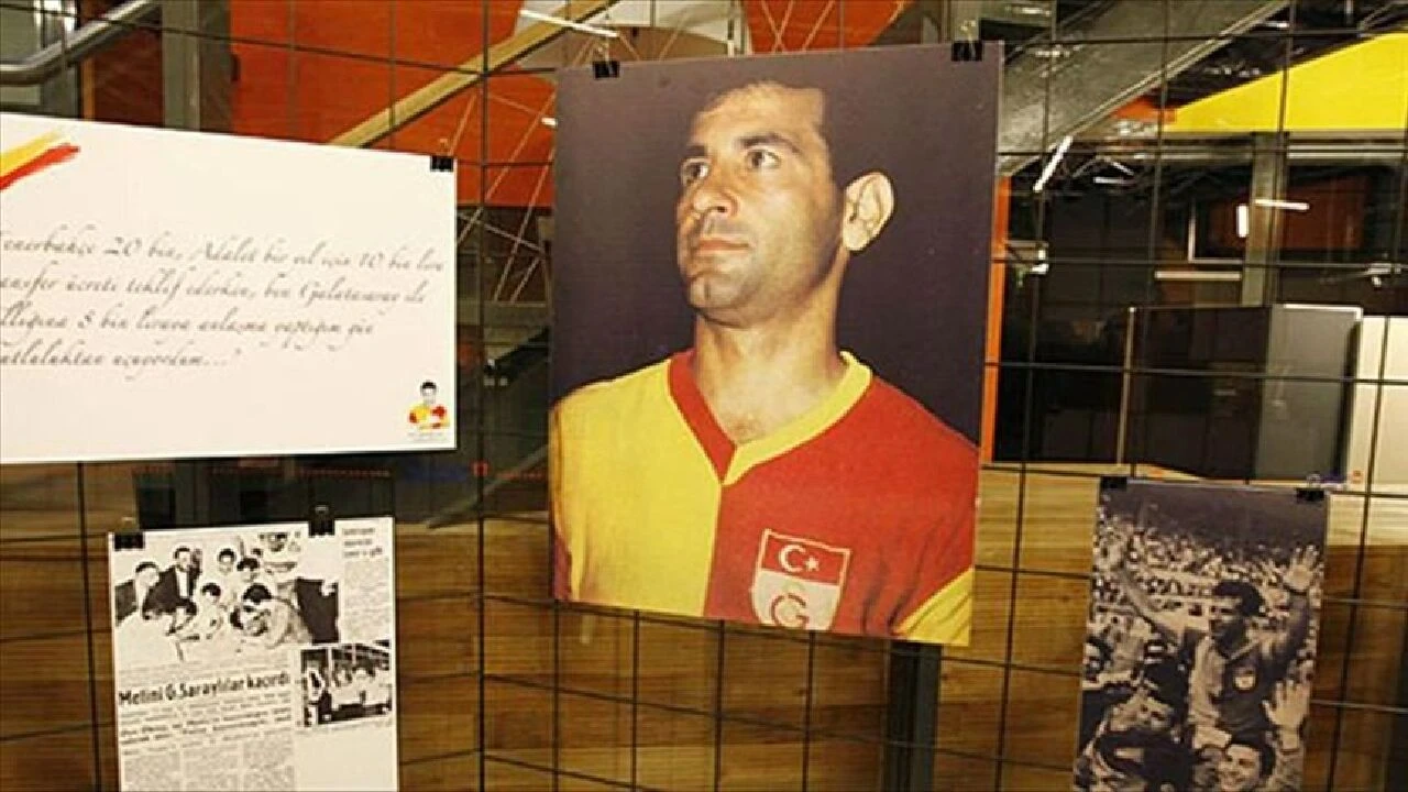 Ballon d'Or ödüllerine en son aday gösterilen Türk futbolcu Nihat Kahveci olmuştu