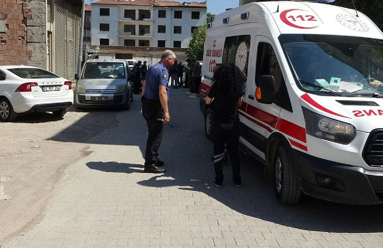 Hasarlı binada korkunç manzara! Sadece kemikleri kalmış ceset bulundu - 2. Resim