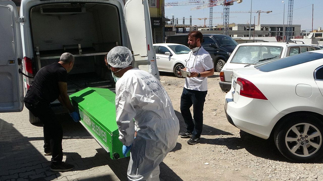 Hasarlı binada korkunç manzara! Sadece kemikleri kalmış ceset bulundu