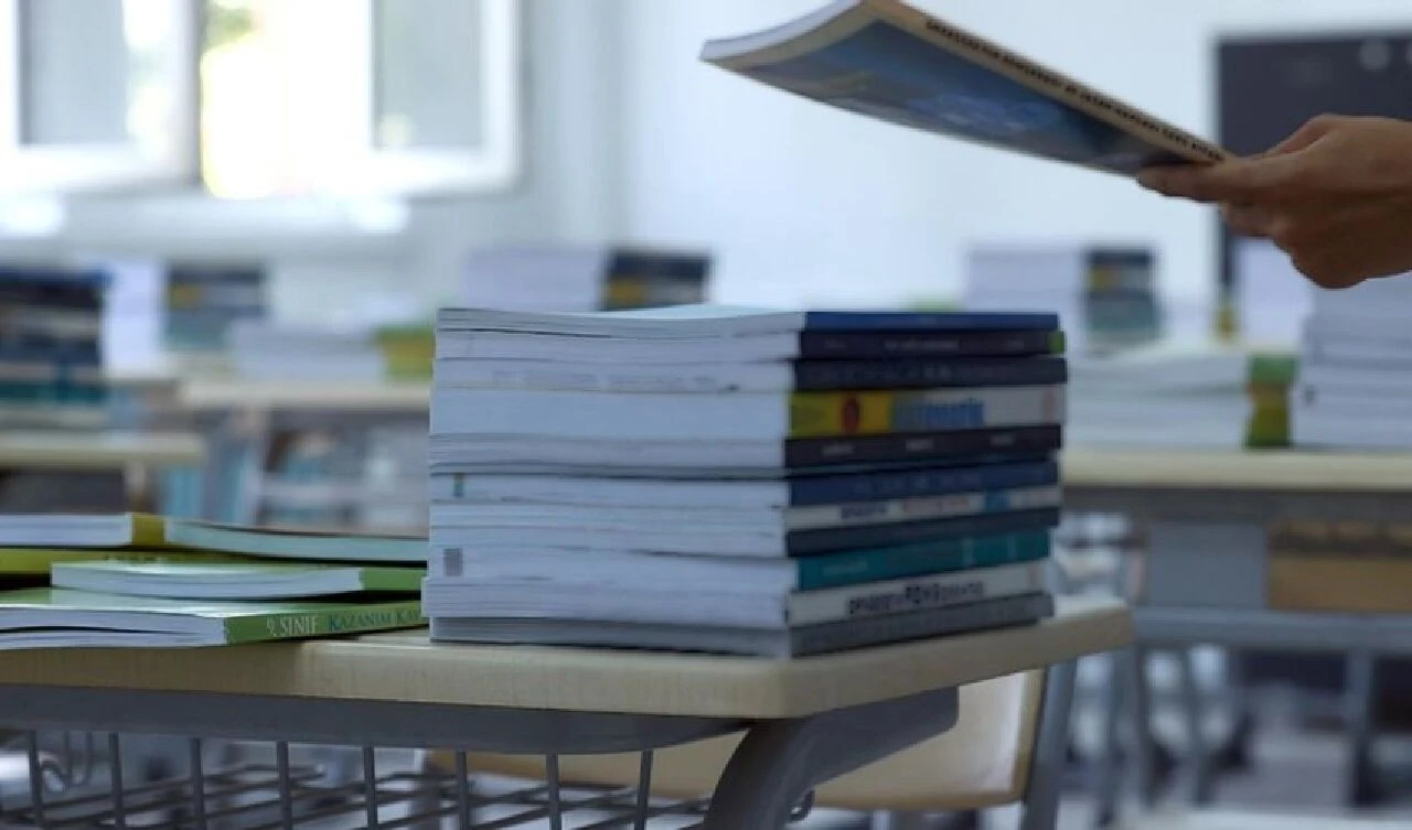 Özel okullardan kitap vurgunu! Avukat büyük şok yaşadı! Bin TL'lik kitabı 30 bin TL'ye satıyorlar