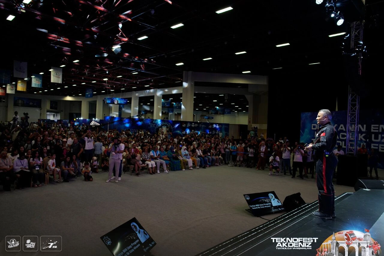 Selçuk Bayraktar Teknofest Antalya'da müjdeyi duyurdu!