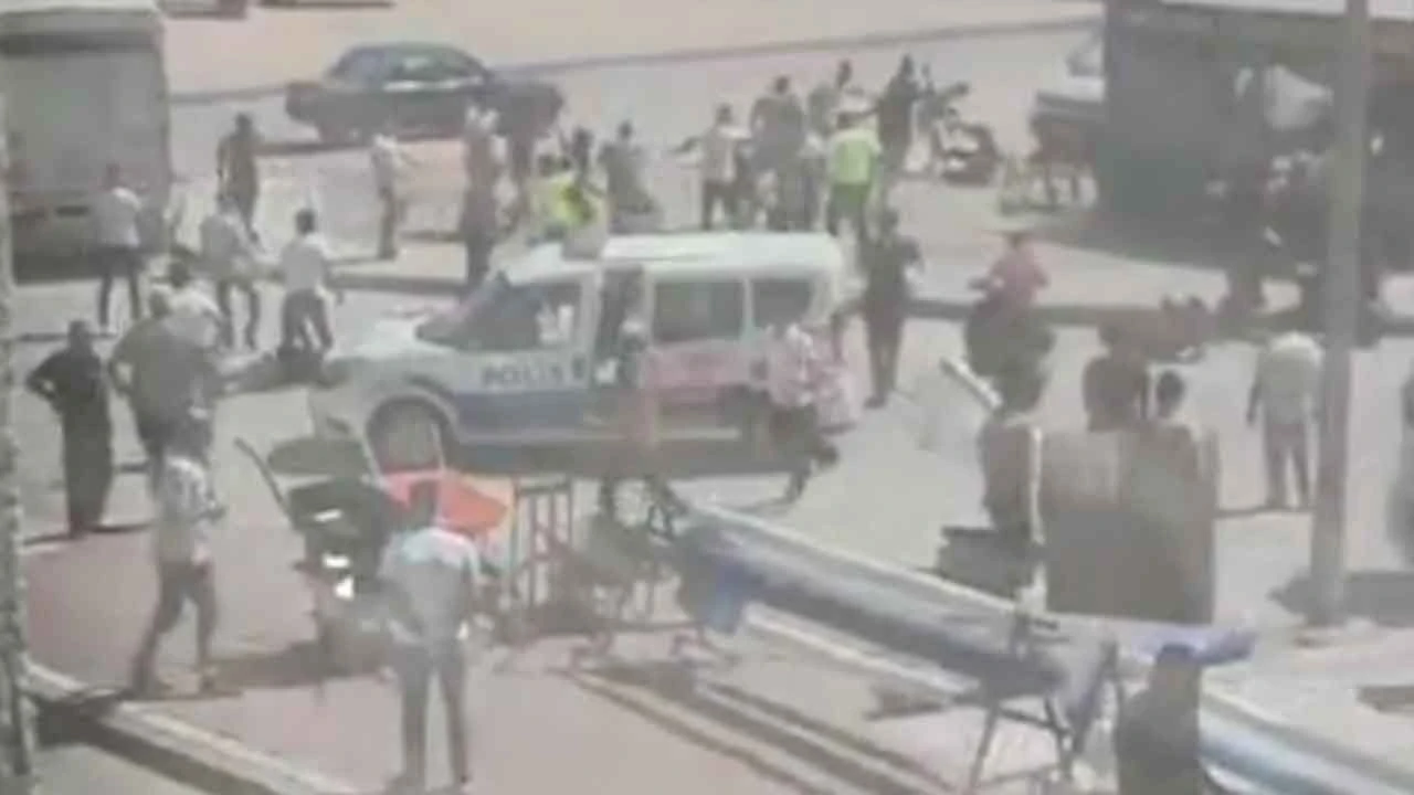 Alacak-verecek meselesi meydan savaşına döndü! Taşlı sopalı kavga kamerada