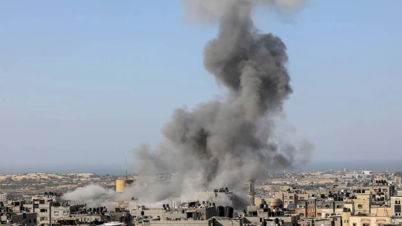 Cenaze namazı sırasında kıpırdayan kefen gerçeği ortaya çıkardı! Herkes şoke oldu