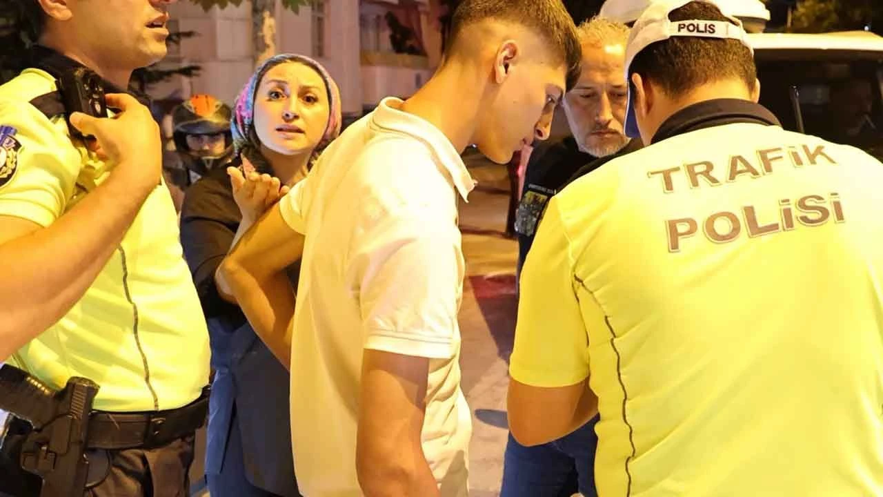 Hem hatalı hem öfkeli! Polise yasal olmayan işlem teklif etti, gazetecilere saldırdı - 1. Resim