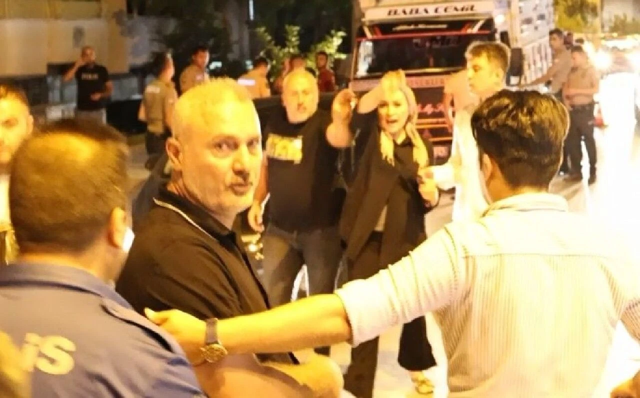 Hem hatalı hem öfkeli! Polise yasal olmayan işlem teklif etti, gazetecilere saldırdı - 5. Resim