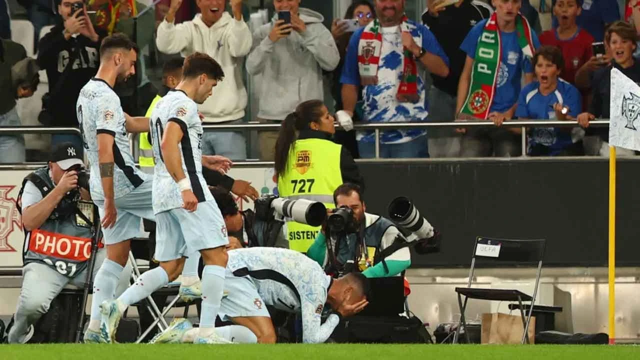 Ronaldo'dan yeni rekor: Futbol tarihinde ilki başardı