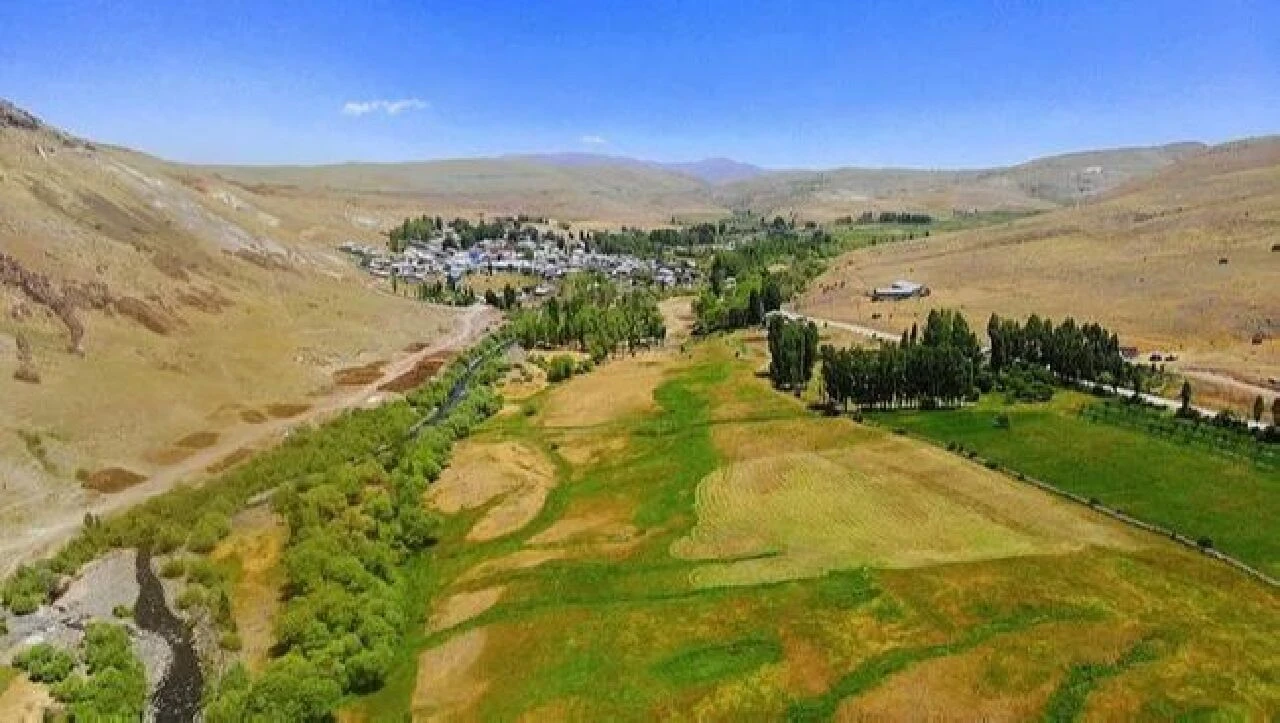 Sahibinden satılık köy! Züğürt Ağa filmi gerçek oldu, yıllar önce aldığı köyü satışı çıkardı