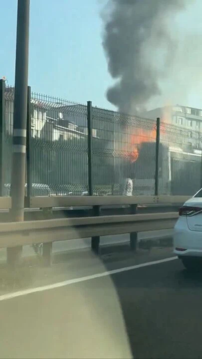 Son dakika | İstanbul'da metrobüs yangını! İşte ilk görüntüler