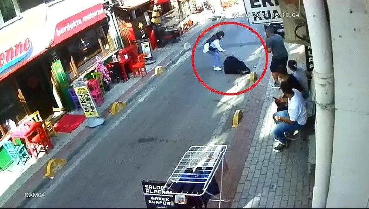 Tehlike saçıyor! Tuzak gibi sokak! Burada yürüyen kendini yerde buluyor - 2. Resim