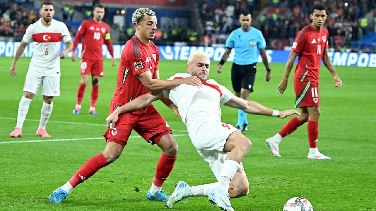 Barış Alper kariyerindeki ilk kırmızı kartı gördü! İzlanda maçında yok - 1. Resim