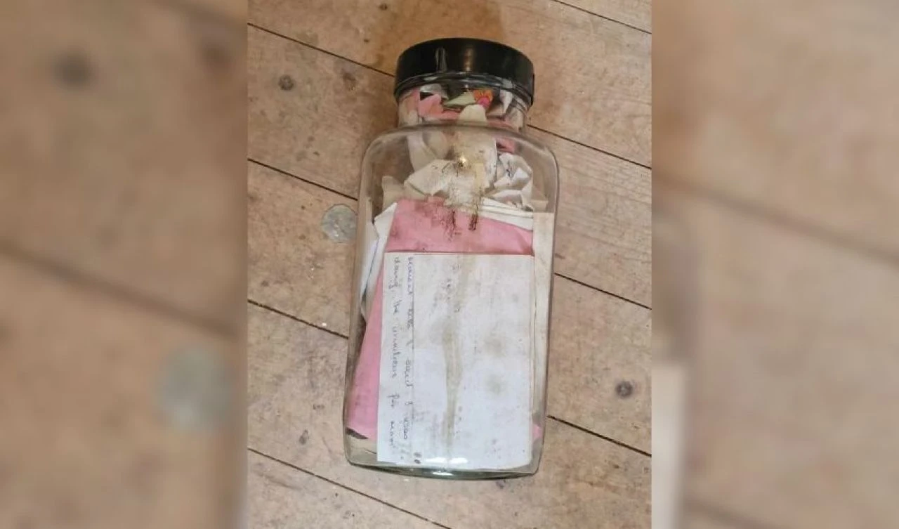 Evinin altında yarım yüzyıllık gizli mektup koleksiyonu buldu: Gözyaşlarına hakim olamadı - 1. Resim