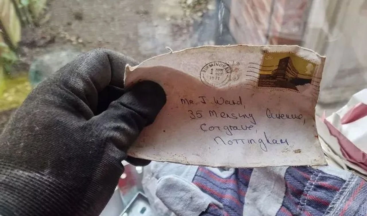 Evinin altında yarım yüzyıllık gizli mektup koleksiyonu buldu: Gözyaşlarına hakim olamadı - 2. Resim