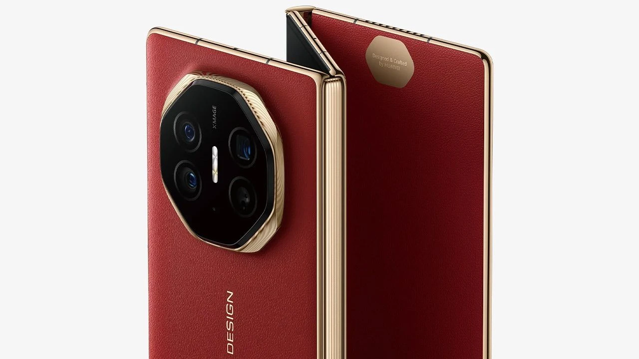 Huawei Mate XT görüntüleri ortaya çıktı: Üç ekranlı, çift katlanabilir telefon geliyor - 1. Resim