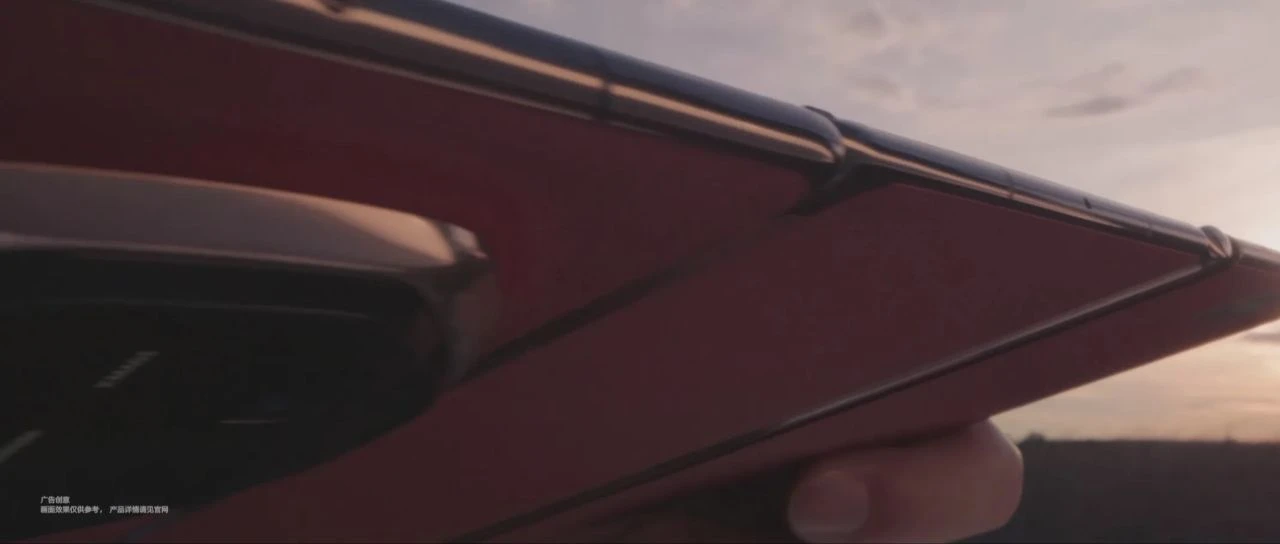 Huawei Mate XT görüntüleri ortaya çıktı: Üç ekranlı, çift katlanabilir telefon geliyor - 2. Resim