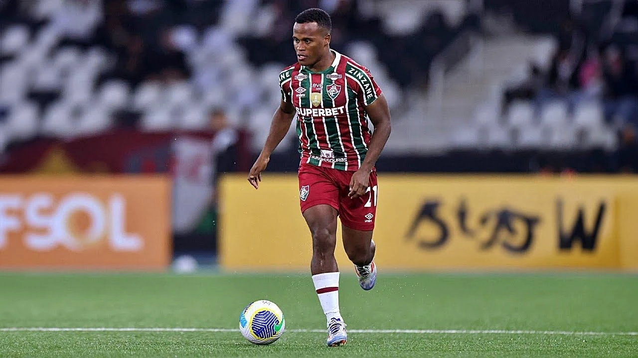 Jhon Arias Fluminense'de kanat oyuncusu veya ofansif orta sahada oynuyor
