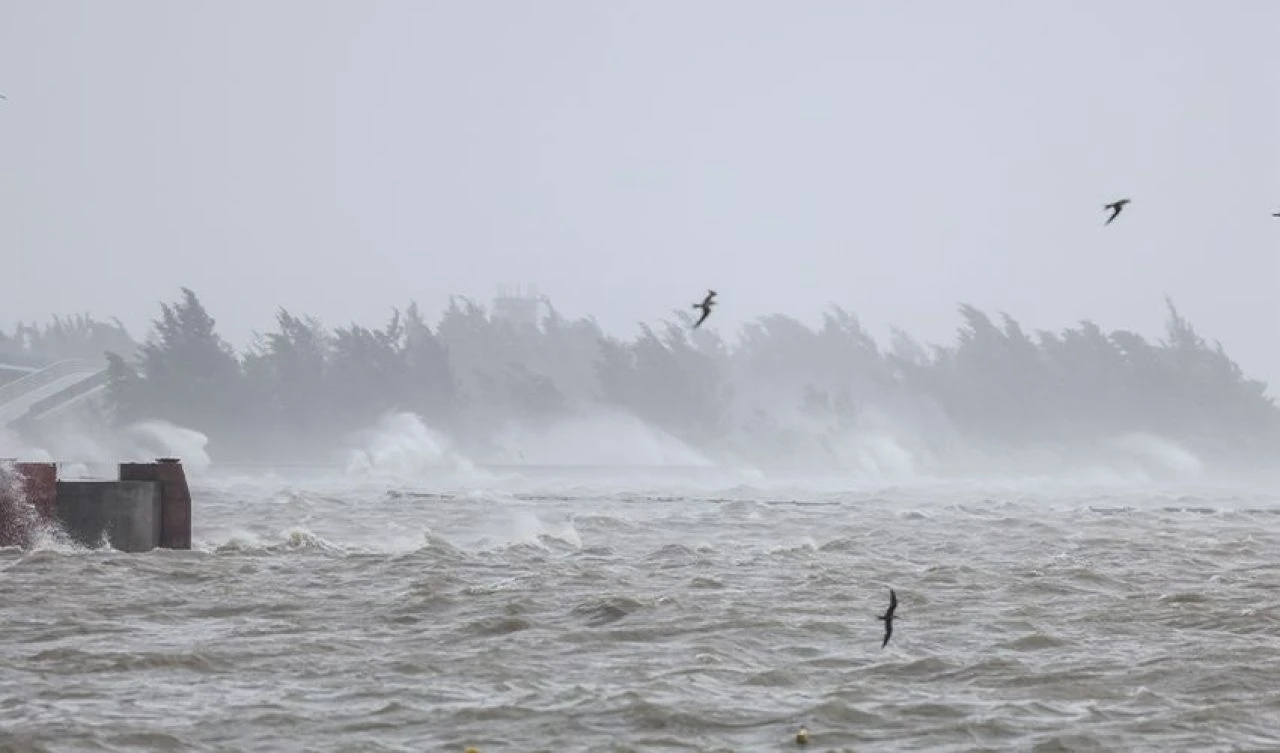 Süper tayfun Yagi Çin'i yıktı geçti: Ölü ve yaralılar var