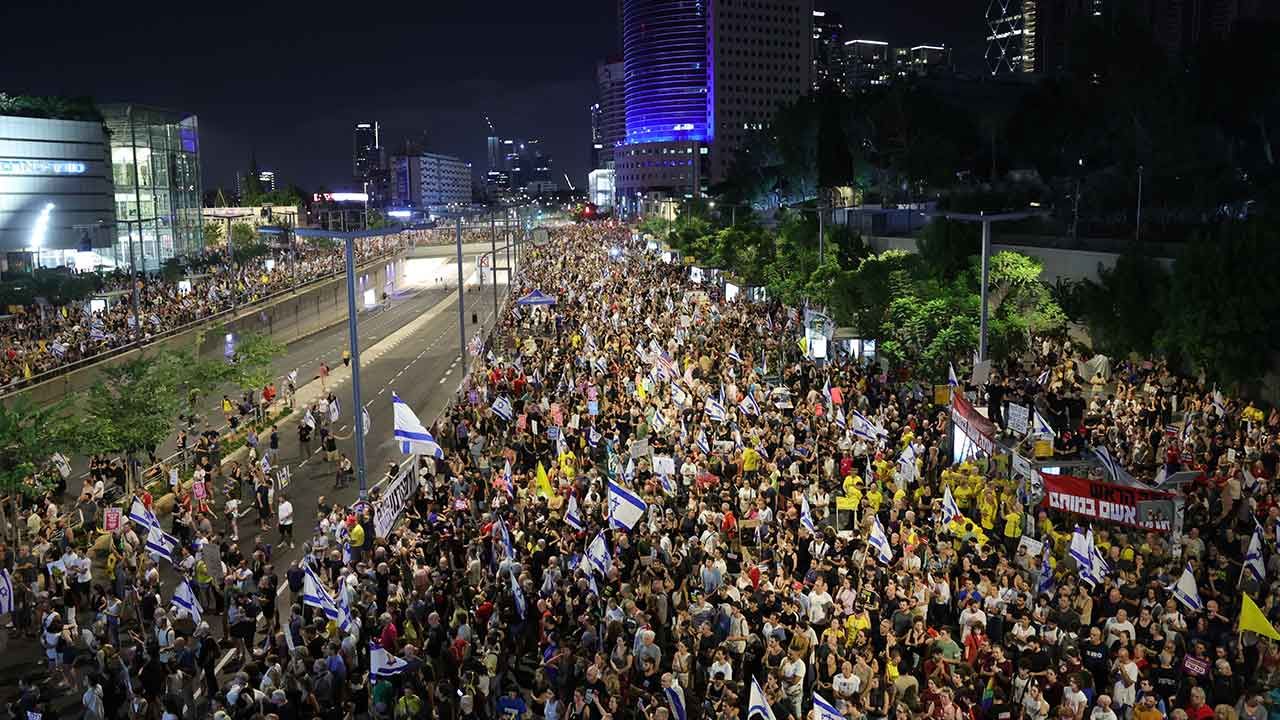 Tel Aviv'de 500 bin kişiden Netanyahu'ya çağrı: Hemen ateşkes