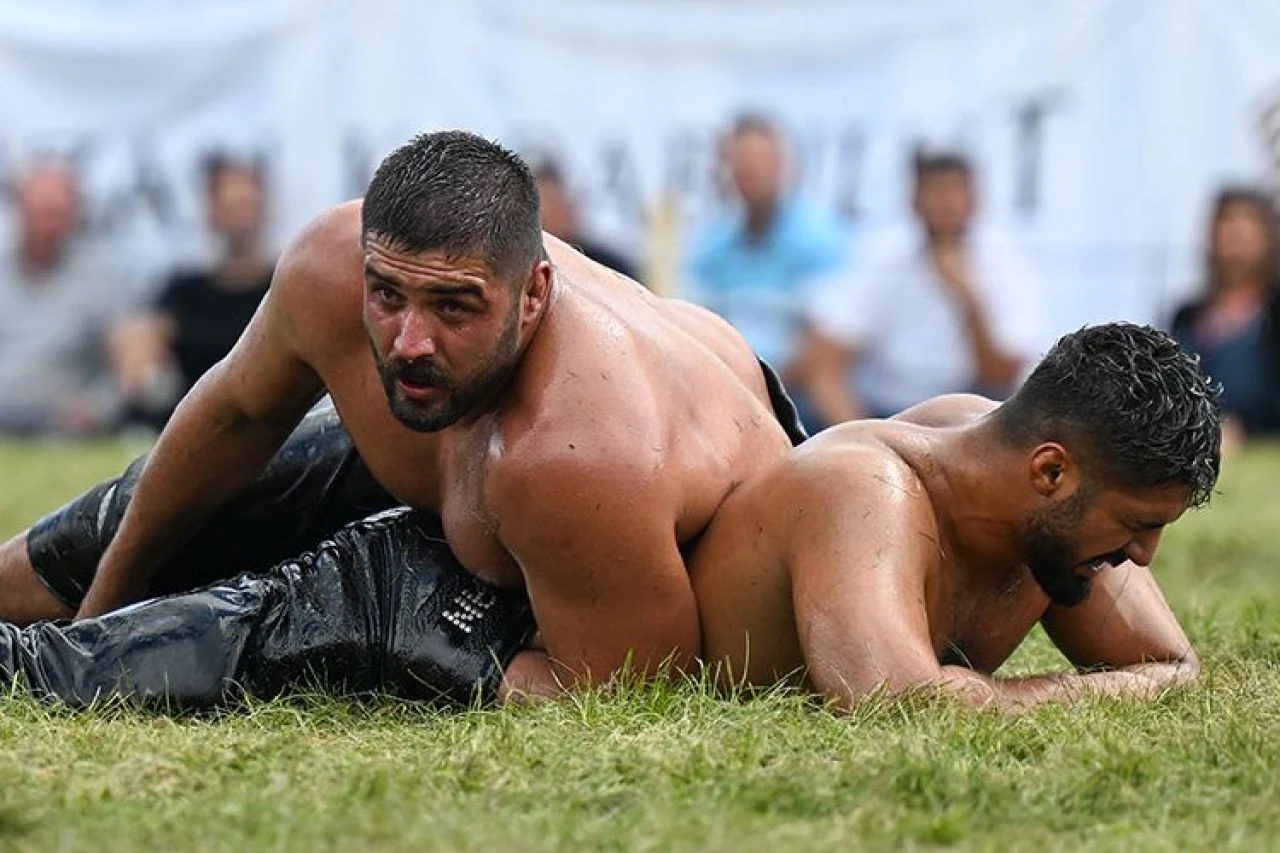 672. Tarihi Elmalı Yağlı Güreşleri'nde başpehlivan Enes Doğan oldu - 1. Resim