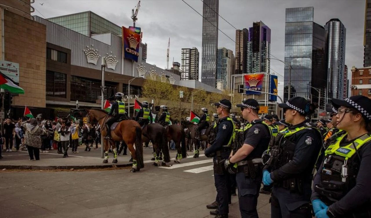 Avustralya'da ürkütücü fuar! Halk protesto için sokaklara döküldü - 2. Resim