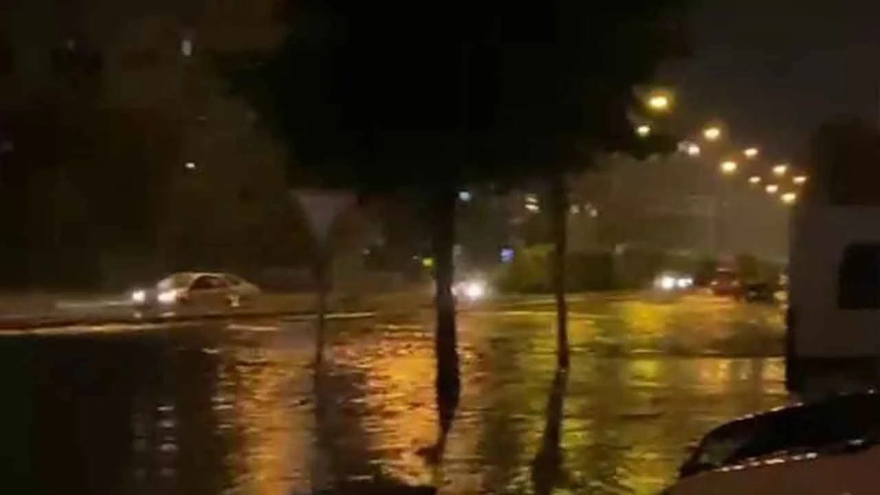 Çorum'da sel felaketi: Sağanak bir anda bastırdı, kent sulara gömüldü! - 2. Resim