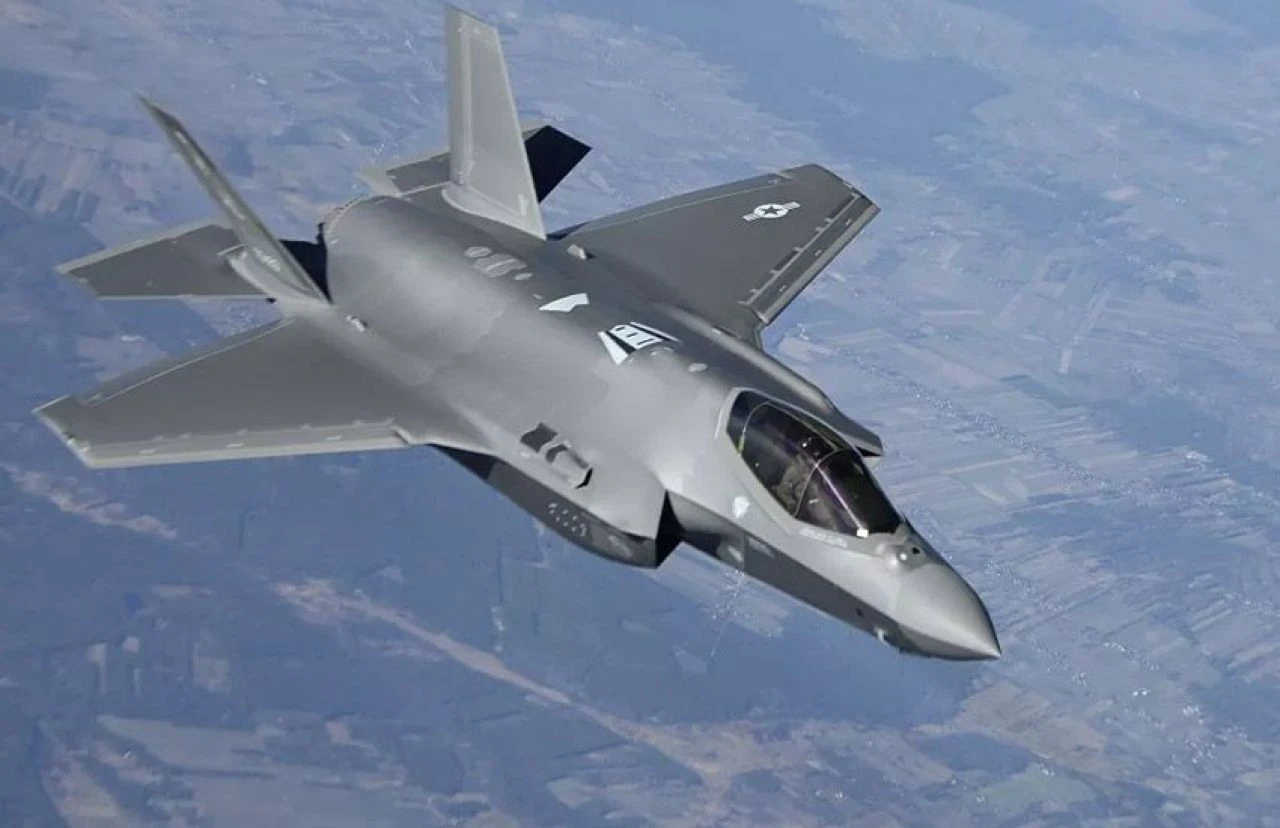 F-35 Avrupa'da ilki gerçekleştirdi: Otoyola iniş kalkış yaptı