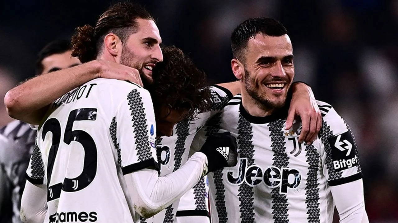 Filip Kostic'in uçağı Fenerbahçe için bugün saat 22.00'de İstanbul Sabiha Gökçen'e inecek - 2. Resim