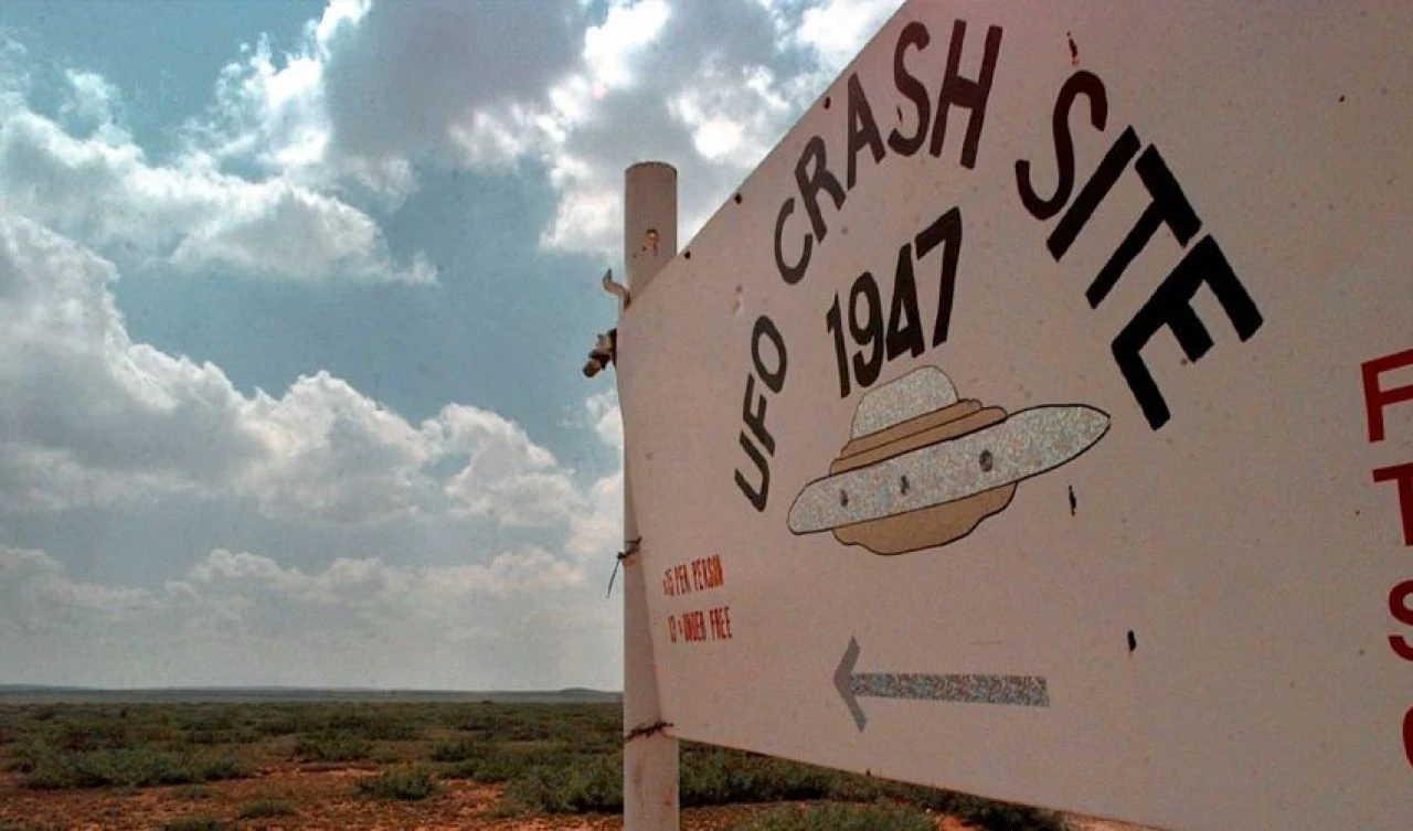 Pentagon'un eski UFO şefinden çarpıcı sözler: Dünya'da insan olmayan bedenler bulundu - 1. Resim