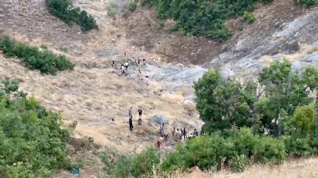 Son dakika | Tunceli'de askeri araç devrildi: Şehitlerimiz var! Baba ocağına acı haber gitti - 2. Resim