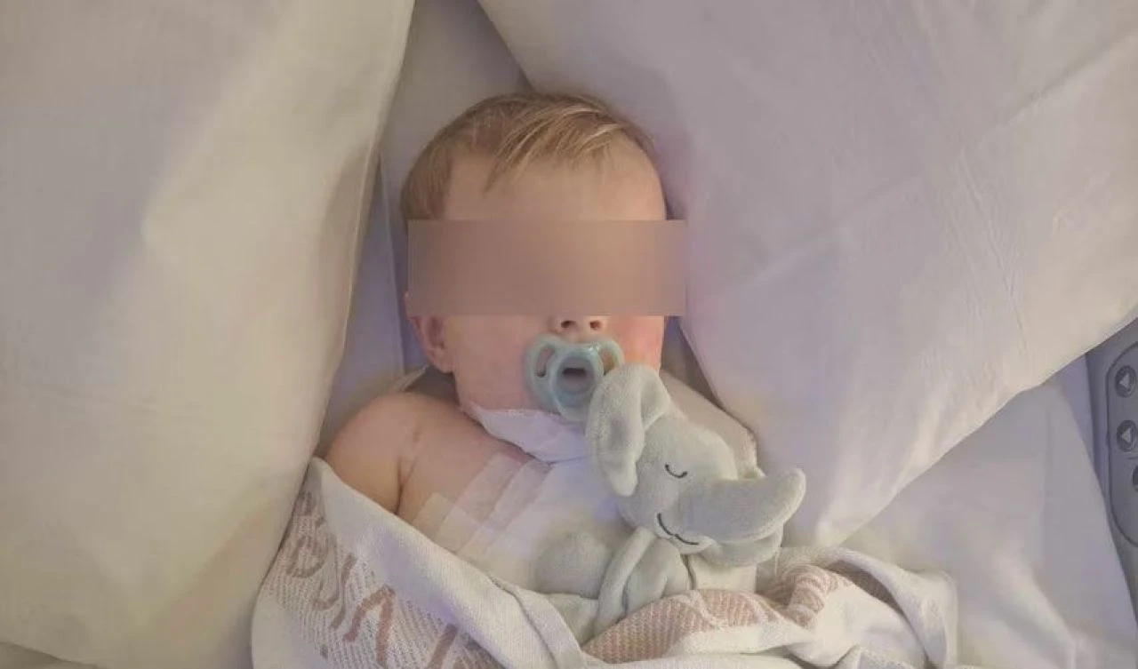 Bebeğin üzerine sıcak kahve döken saldırgan için insan avı! Dünya çapında aranıyor - 3. Resim