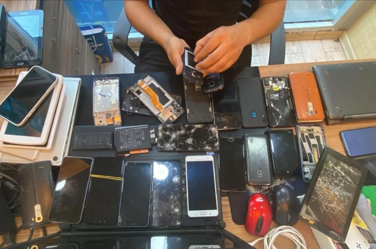 Binlerce TL'lik cep telefonları çöpe atılıyor! Sakın böyle kullanmayın: Hatalı şarj bitiriyor - 3. Resim