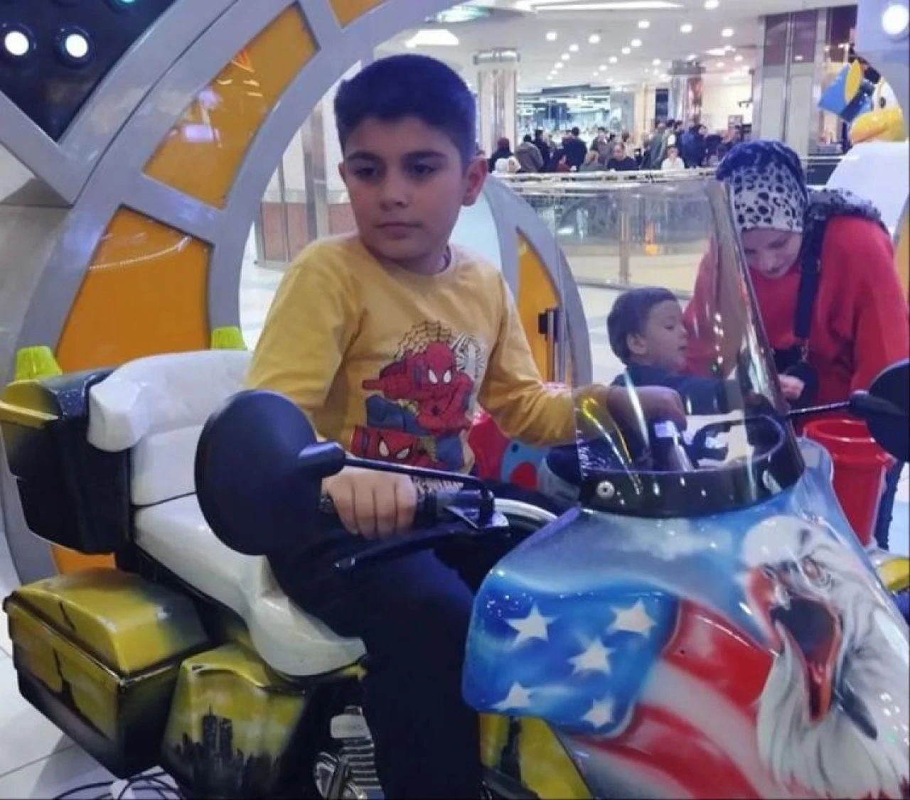 Bu acıya yürek dayanmaz! Okula başladığı gün servisin altında kaldı - 2. Resim