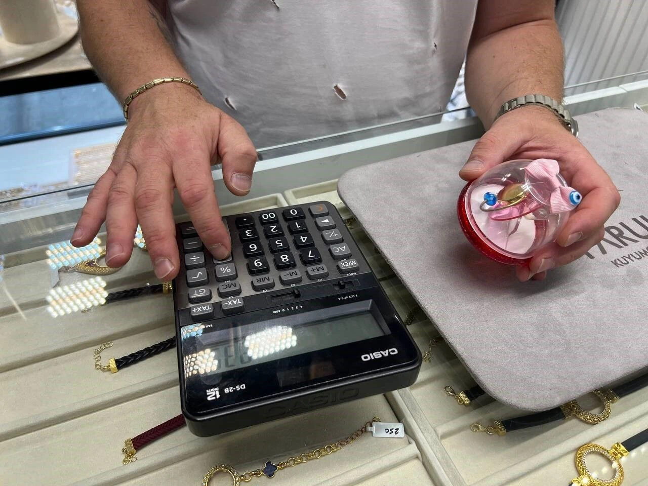 Bursa’da çeyrek altın değerinde 14 ayar emzik satışı yapılıyor