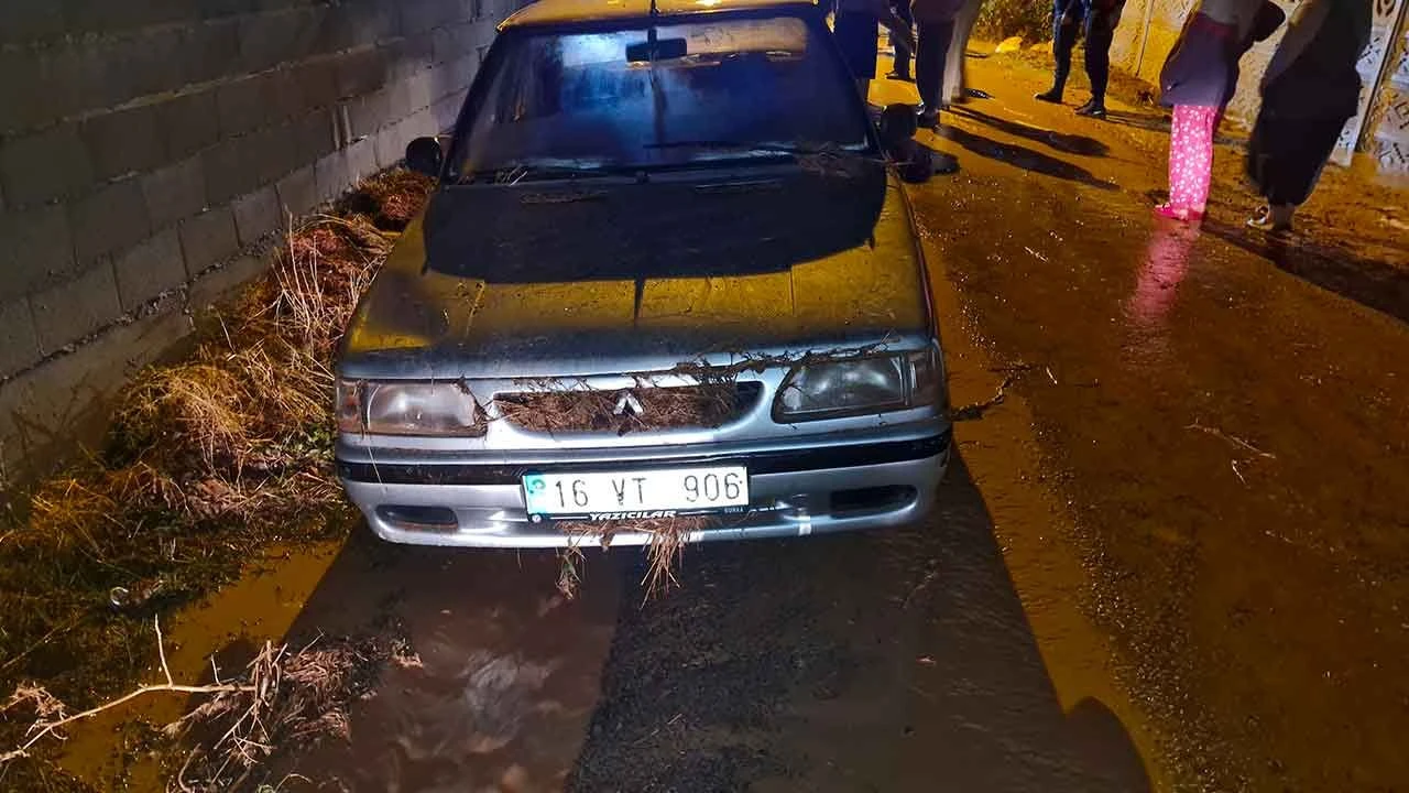 Çorum'da sağanak aniden bastırdı: Sel suları taşları yerinden söktü - 2. Resim