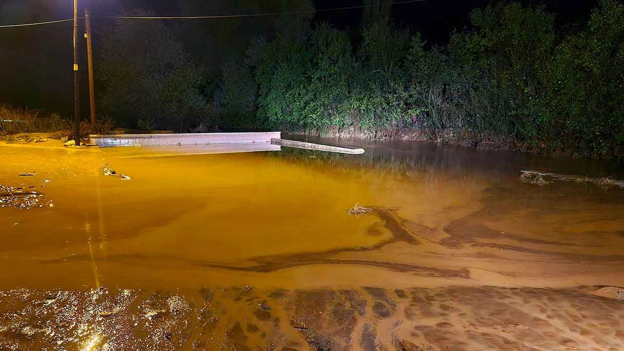 Çorum'da sağanak aniden bastırdı: Sel suları taşları yerinden söktü - 1. Resim