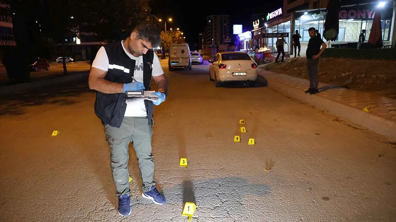 Elazığ’da hareketli saatler! Polis aracı durdurunca cesedi fark etti - 2. Resim