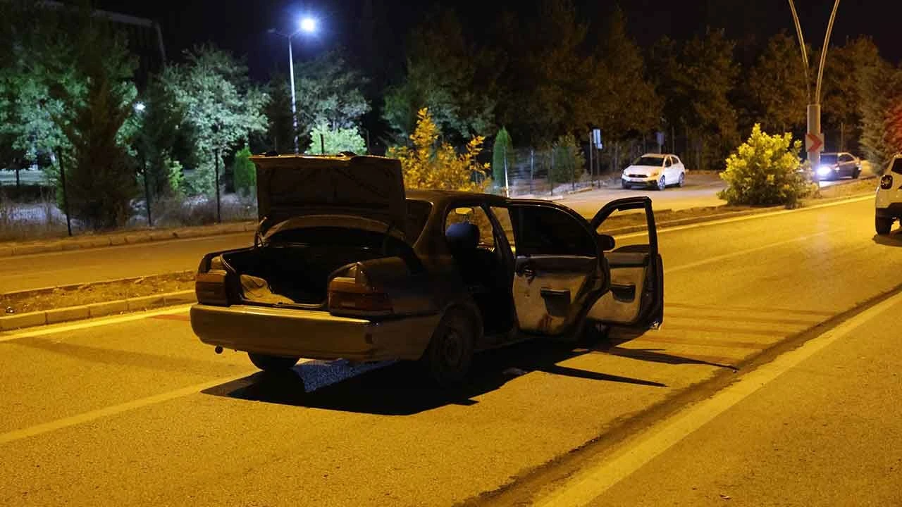 Elazığ’da hareketli saatler! Polis aracı durdurunca cesedi fark etti - 1. Resim