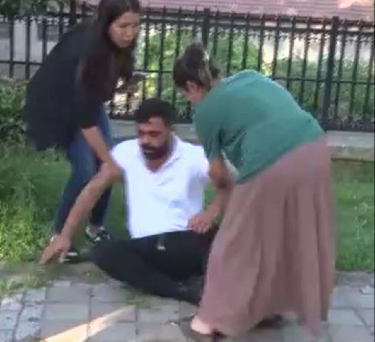 Evden kaçan kız çocuğu bulundu, babası suçlamalarını duyunca fenalaştı! - 1. Resim