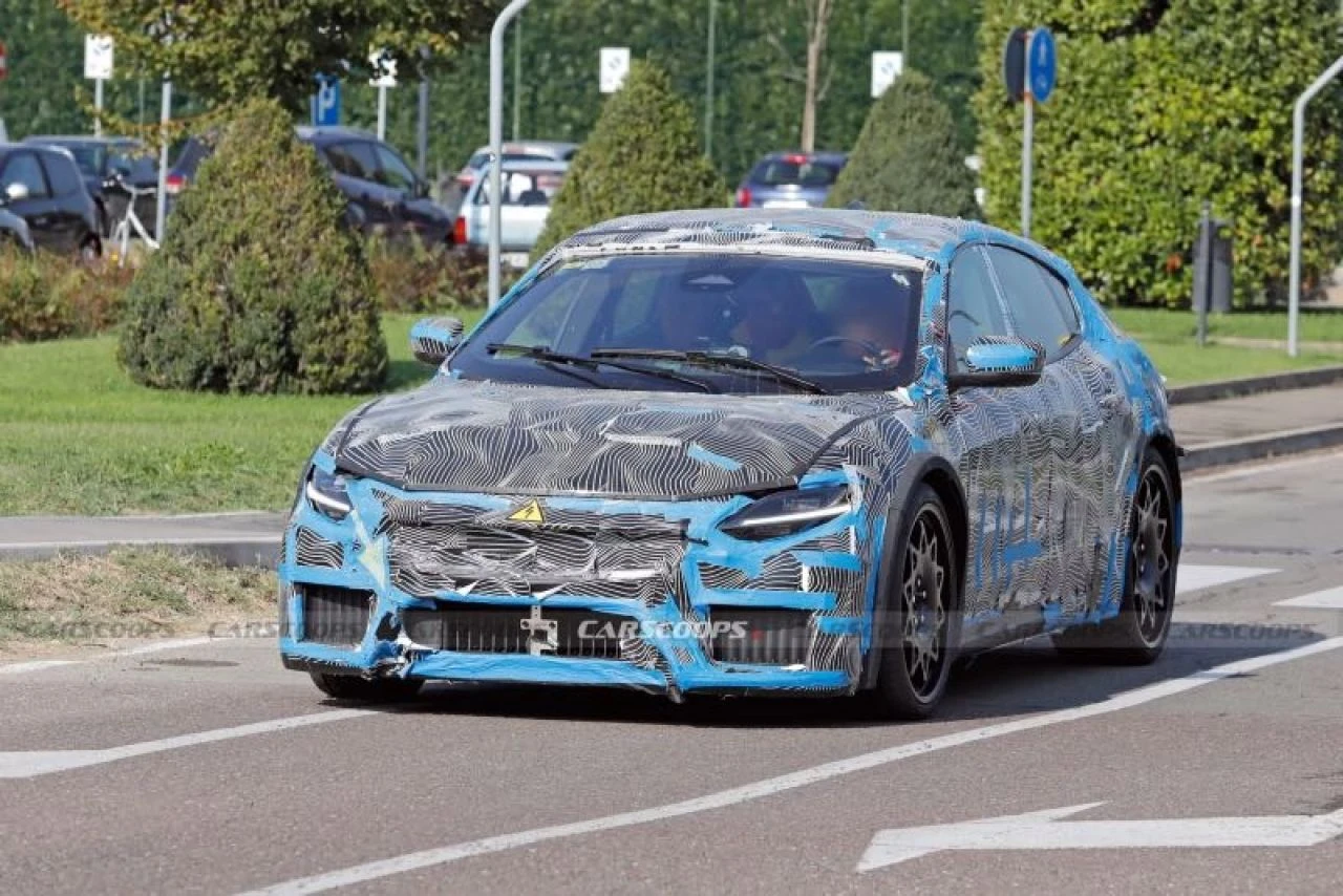 Ferrari, 500 bin euroluk elektrikli otomobilini yollarda test ediyor: Kanlı canlı görüntülendi - 2. Resim