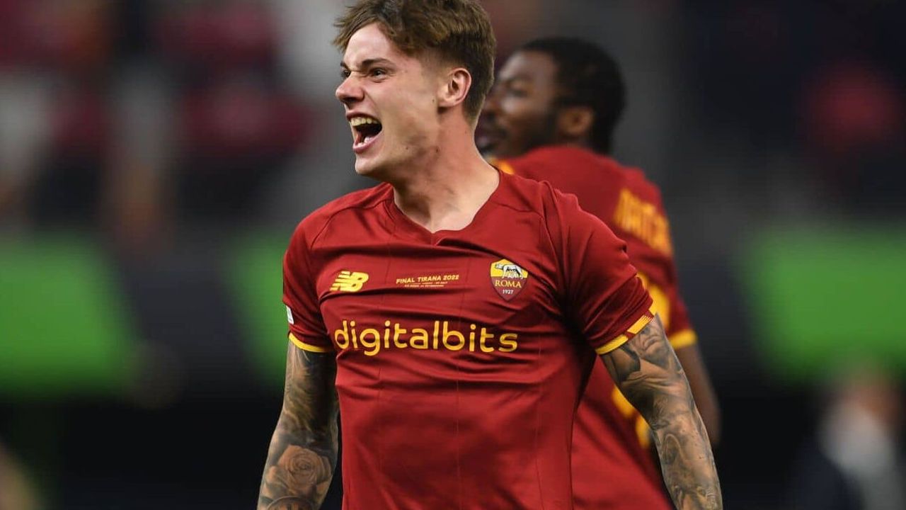 Galatasaray&#039;ın transfer listesindeki Nicola Zalewski, Roma&#039;da forma giyiyor