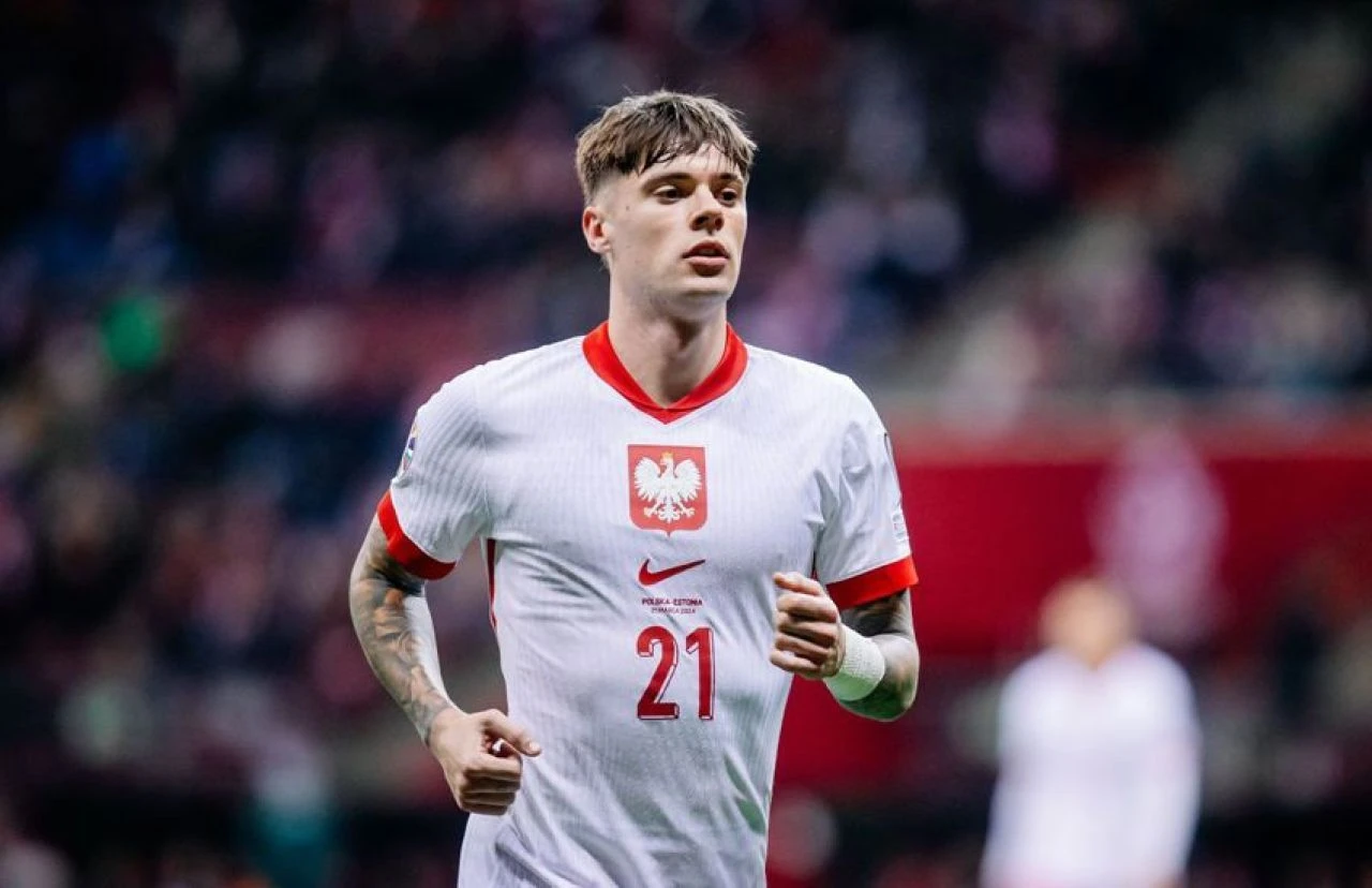 Galatasaray'ın transfer listesindeki Nicola Zalewski, Roma'da forma giyiyor