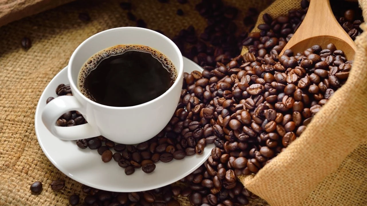 Kahvesiz yapamam diyenlere kötü haber! Kahve fiyatlarına dudak uçuklatacak zam kapıda