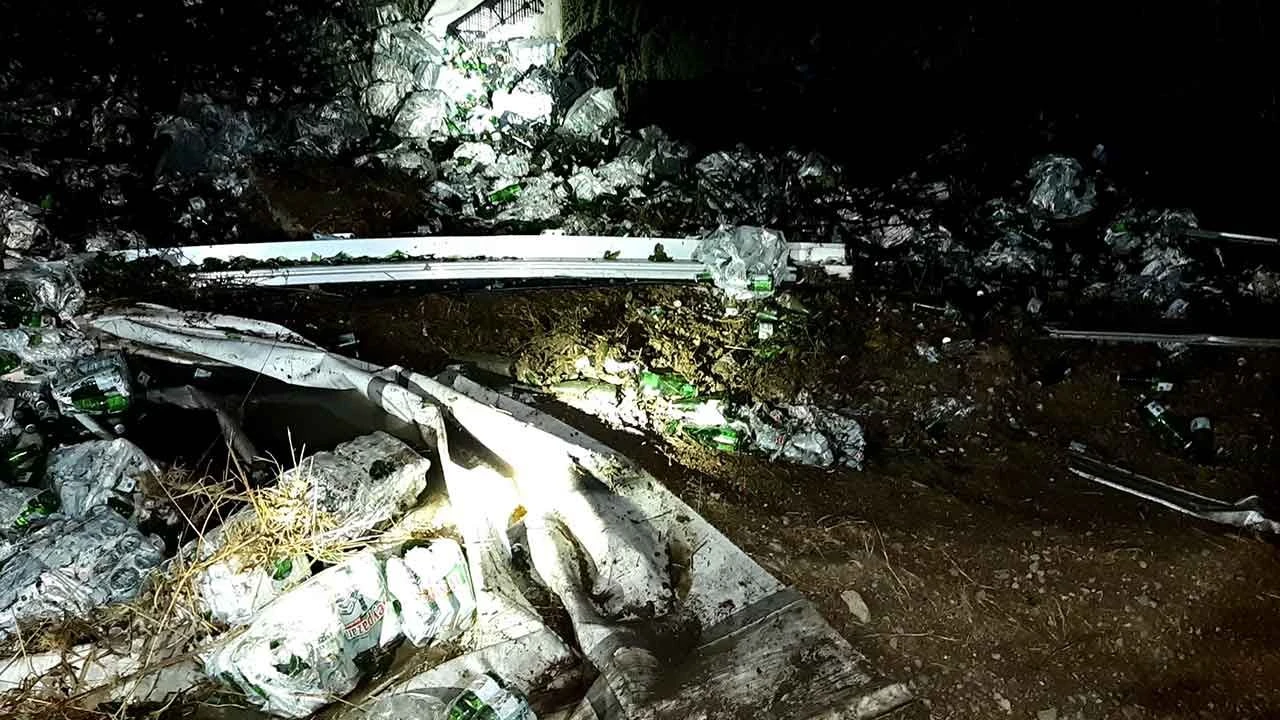 Maden suyu yüklü tır devrildi! Bolu yolu trafiğe kapandı - 1. Resim