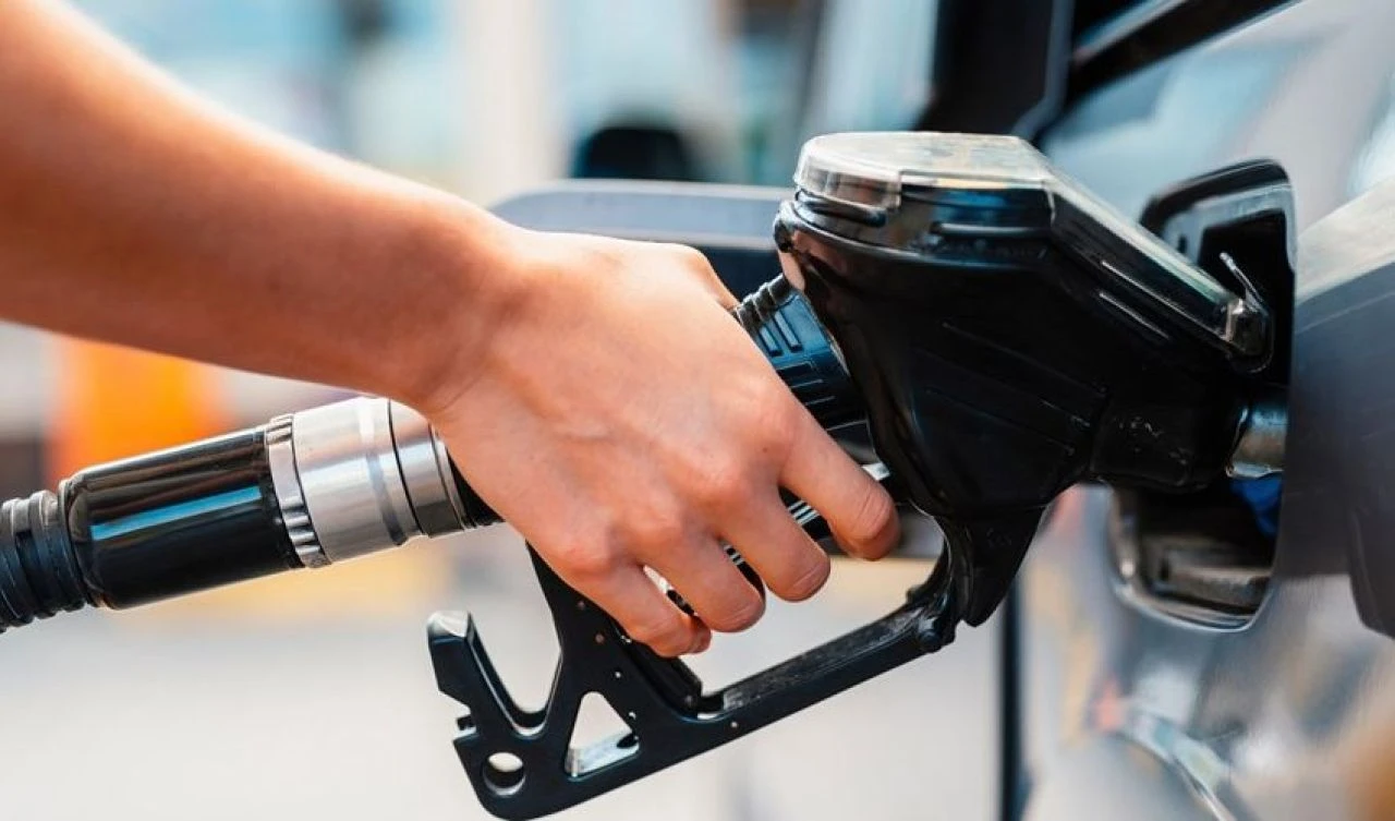 Motorine indirim geliyor! Petrol kritik seviye geriledi: Akaryakıt fiyatları için yeni indirimler yolda - 2. Resim