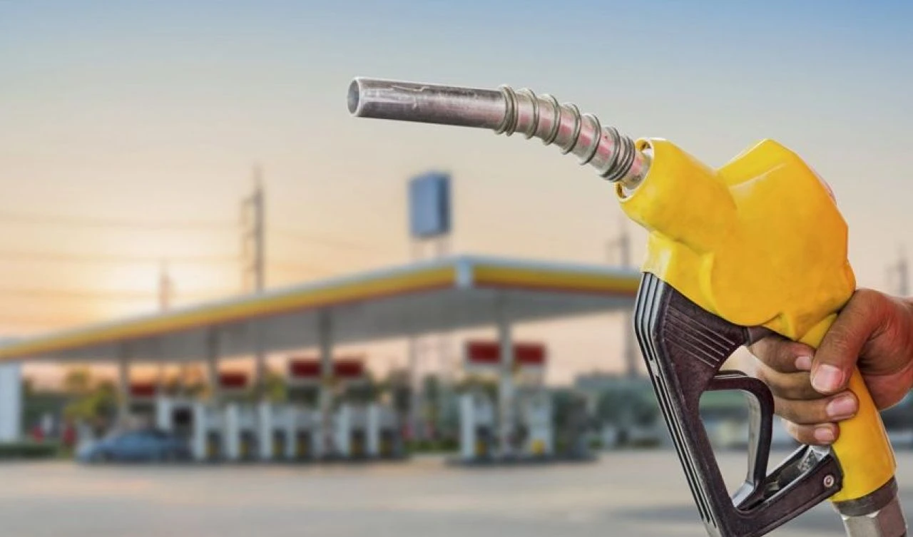 Motorine indirim geliyor! Petrol kritik seviye geriledi: Akaryakıt fiyatları için yeni indirimler yolda - 1. Resim