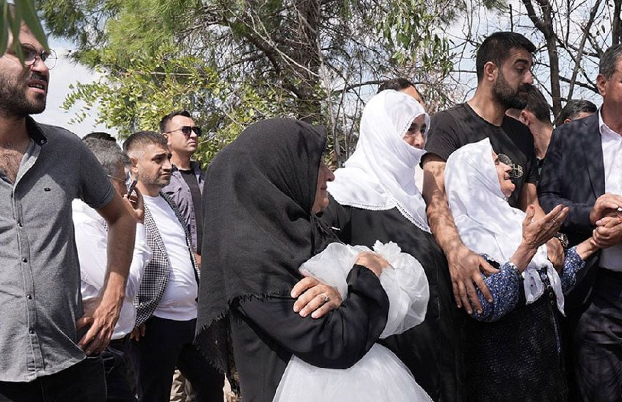 Narin'in abisi Baran Güran mezar başında isyan etti! İfadeleri yürek acıttı - 2. Resim