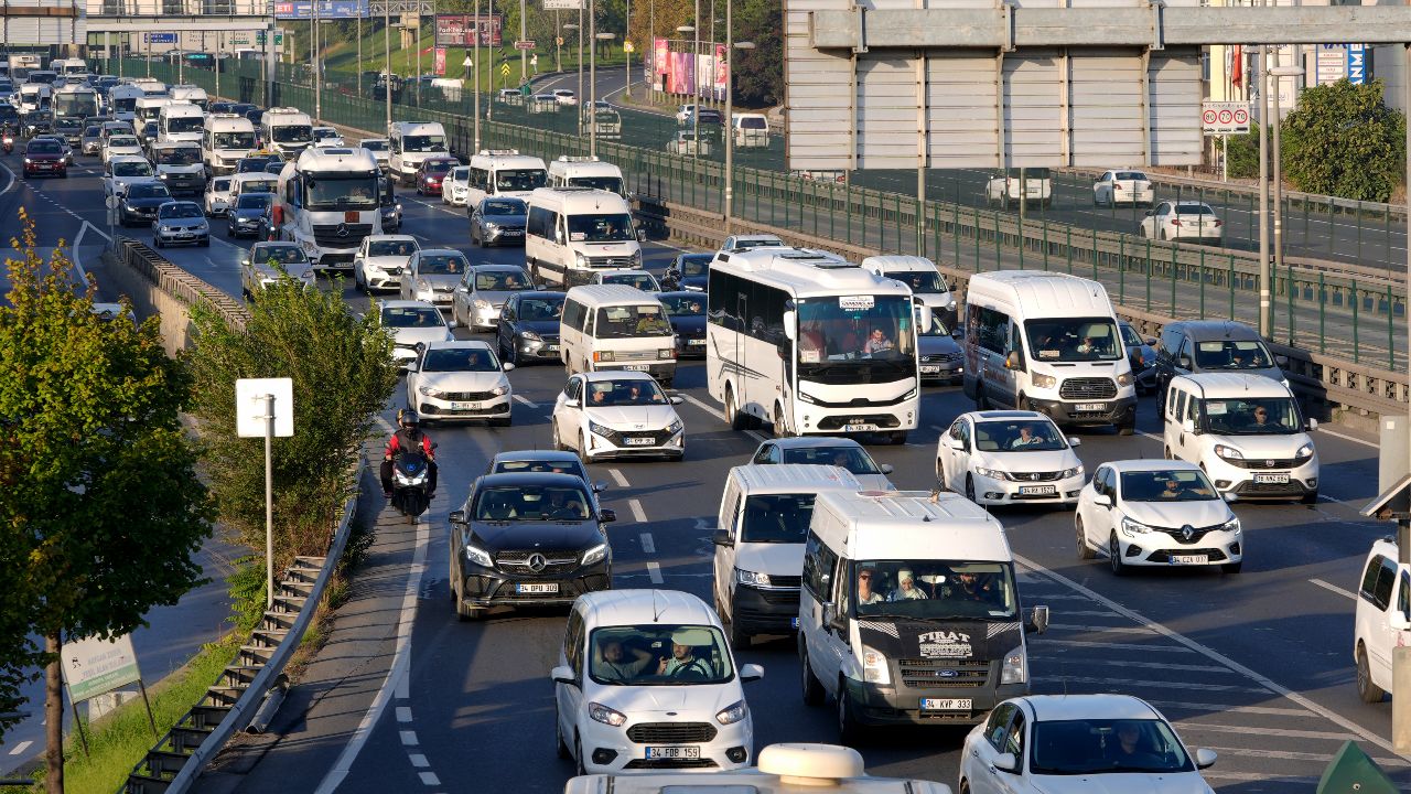 Okullar açıldı! İstanbul'da ilk gün trafikte yoğunluk oluştu