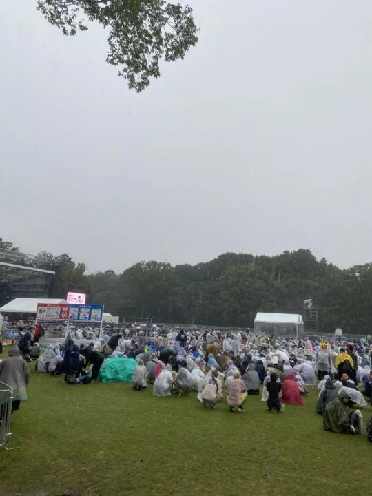 On iki bin kişinin katıldığı konser alanına yıldırım düştü: Çok sayıda kişi yaralandı - 4. Resim